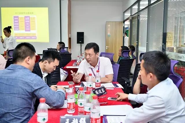 洽谈.jpg
